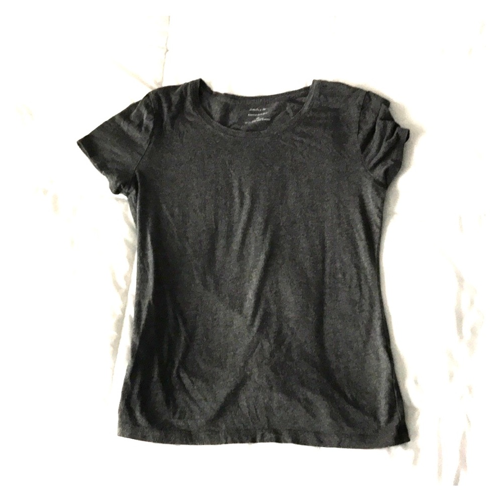 Plain grey t shirt